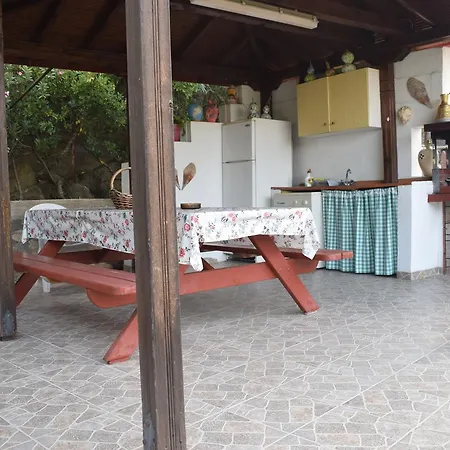 Apartment House Evristhenis 1 *