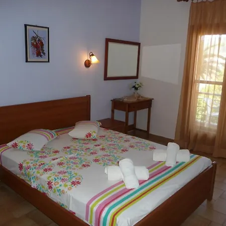 Apartment House Evristhenis 1 *
