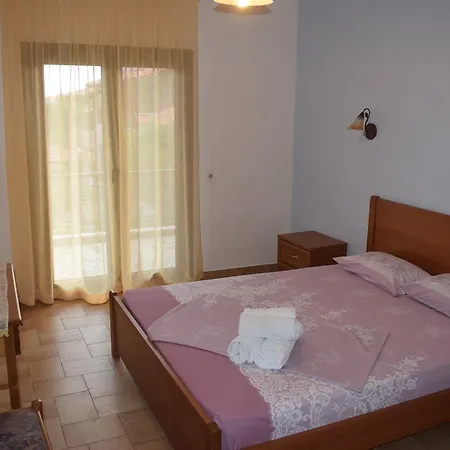 Apartment House Evristhenis 1 *